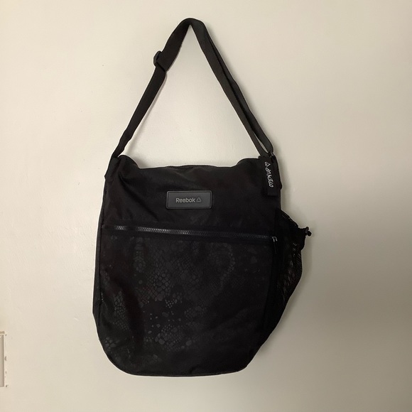 Reebok Studio Tote Gym Bag Snake Pattern - Picture 2 of 9